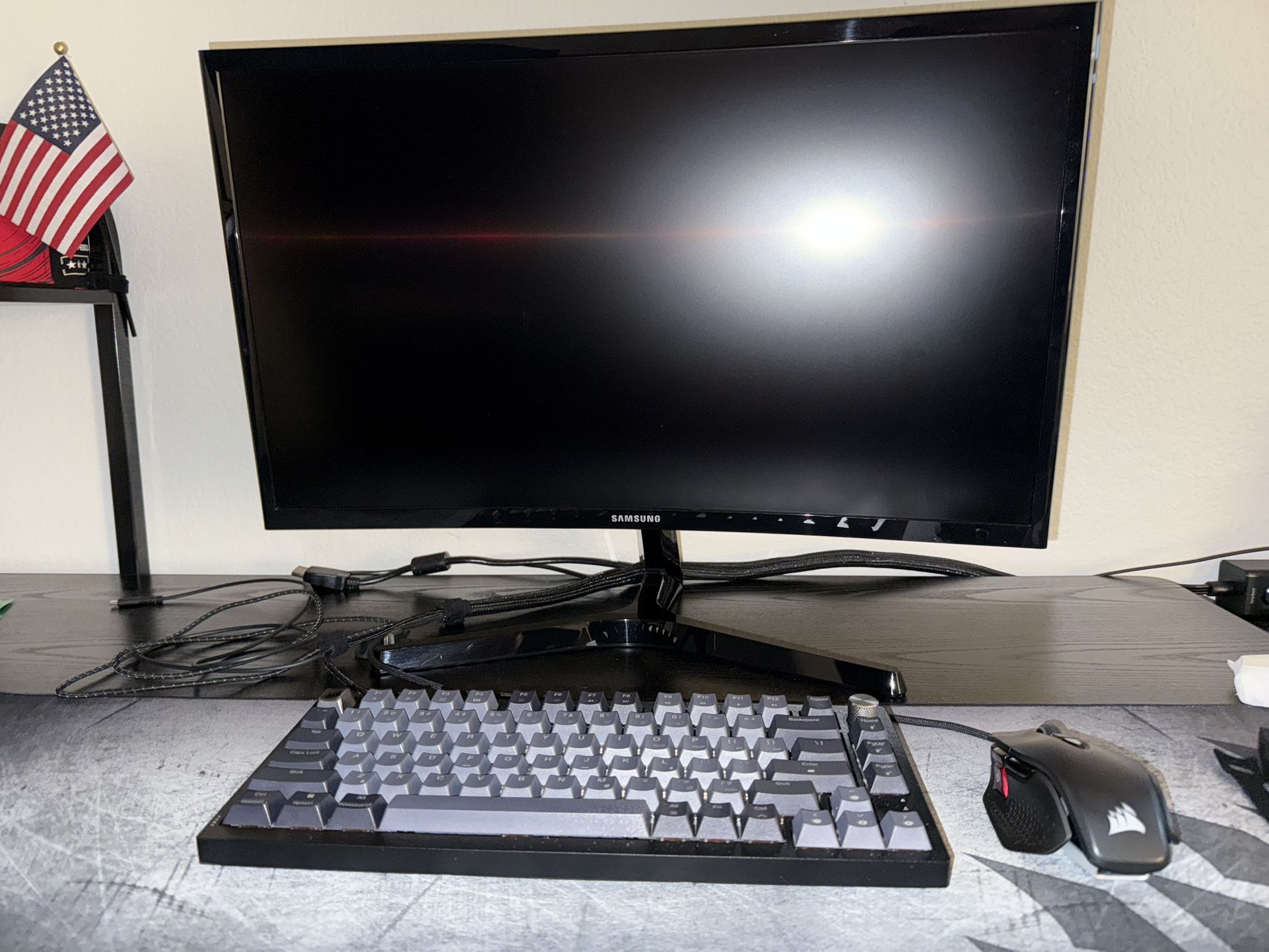 For Sale: Samsung 23.5″ CF396 Curved Computer Monitor – Used (Light Home Use)