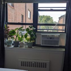 Midea Window Air Conditioner – Great Condition