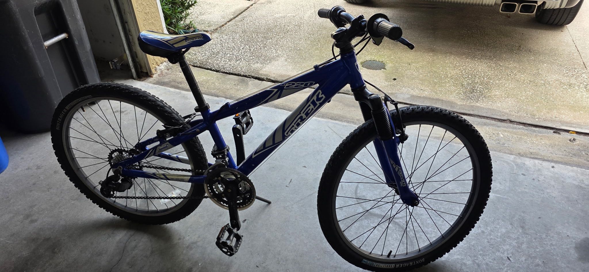 Trek 220 24in