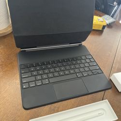 iPad Magic Keyboard And Apple Pen 