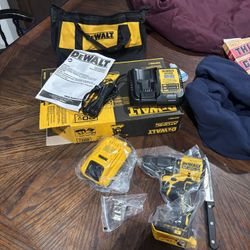 BRAND NEW DeWalt Drill, Charger, Battery, Bag