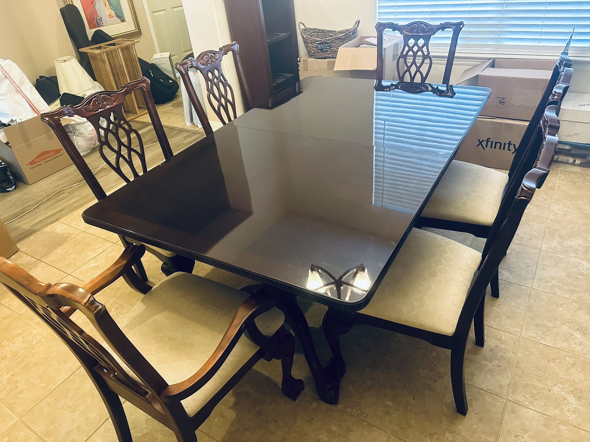 Dining Table, Hutch & 6 Chairs
