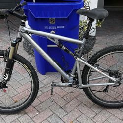 Santa Cruz 2004 Mountain Bicycle 26’’