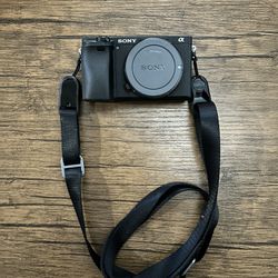 Sony A6400 - Lens Battery Bundle 