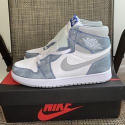 Air Jordan 1 Hyper Royal 