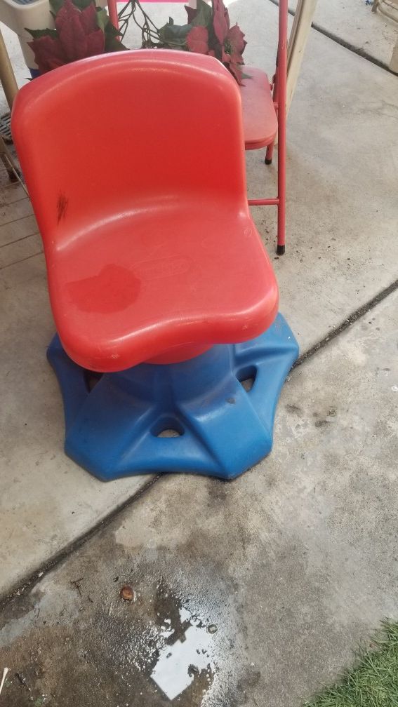 Spinning kids chair