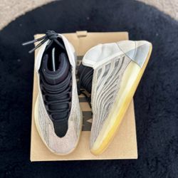 Yeezy QNTM “Mist Slate”