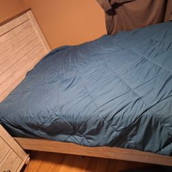 Queen Size Bed 