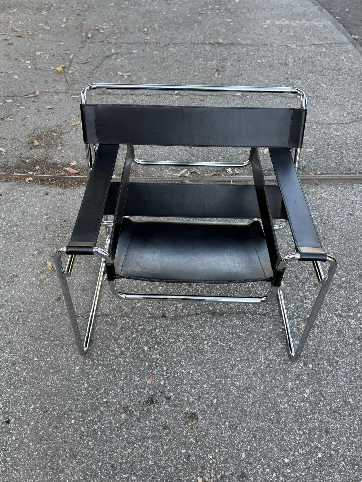 Knoll Marcel Breuer Black Leather and Steel Structure Wassily Armchair