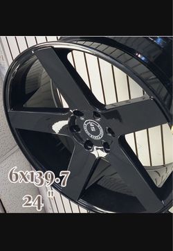 Nothing looks cleaner than a fresh set of 24s! 🛞🔥 ​⚡ Size: 24" 💥 Bolt Pattern: 6x139.7 🛻 Fits: Chevy Silverado/Tahoe, GMC Sierra/Yukon, Cadillac E