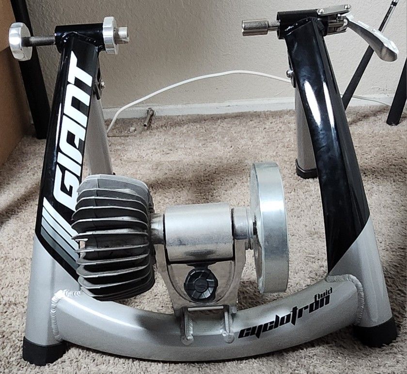 Giant stationary bike trainer (Light Used)
