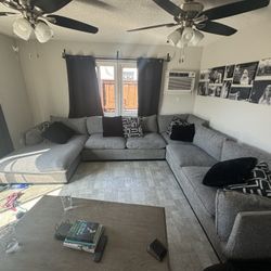 Sectional Couch Very Big 