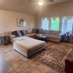 Living Room Set (Excellent Condition)