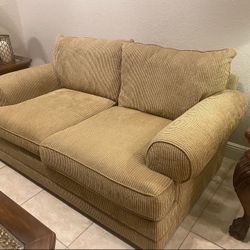 Loveseat & Sofa/Couch