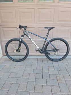 TREK MARLIN 5 MOUNTAIN BIKE 29 ER LIKE NEW ( CHECK MY OTHER BIKES)