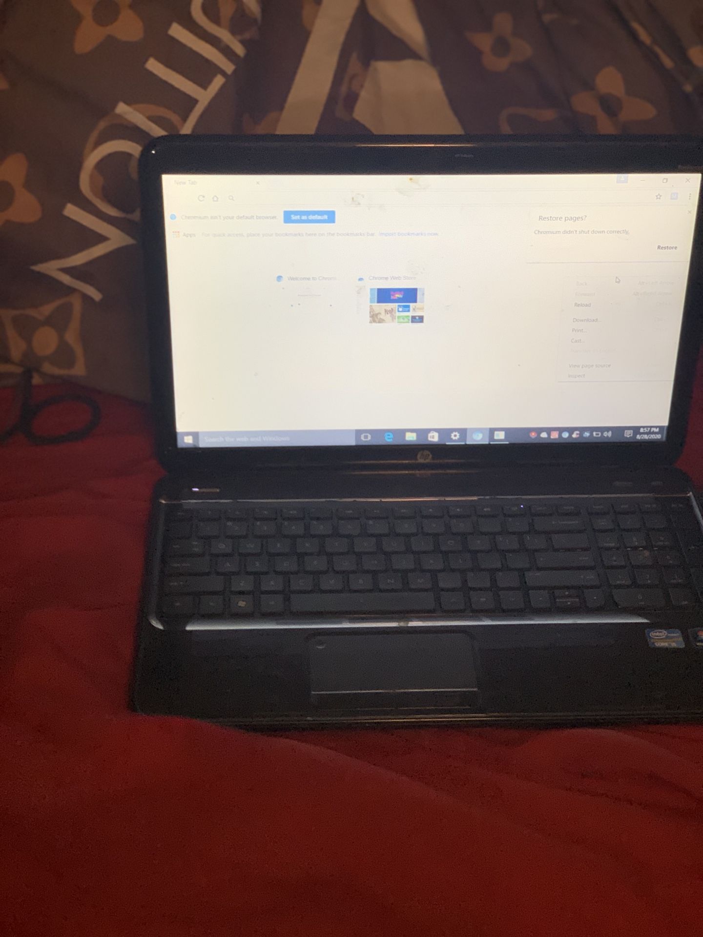 Hp laptop for parts only. Crack screen