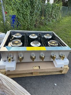 Monogram 36 Inch Wide Built-In Natural Gas Rangetop with 6 Burners Model: ZGU366NTSS