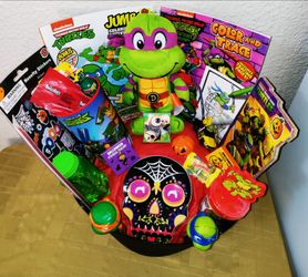 NINJA TURTLES, HALLOWEEN GIFT BASKET. ( PICK UP IN MODESTO.)