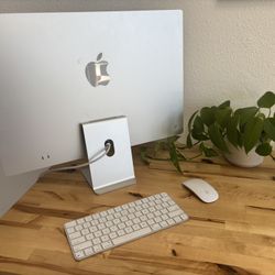 Like New 2021 Apple M1 iMac 24-inch Silver with matching Silver Magic Keyboard and mouse.  