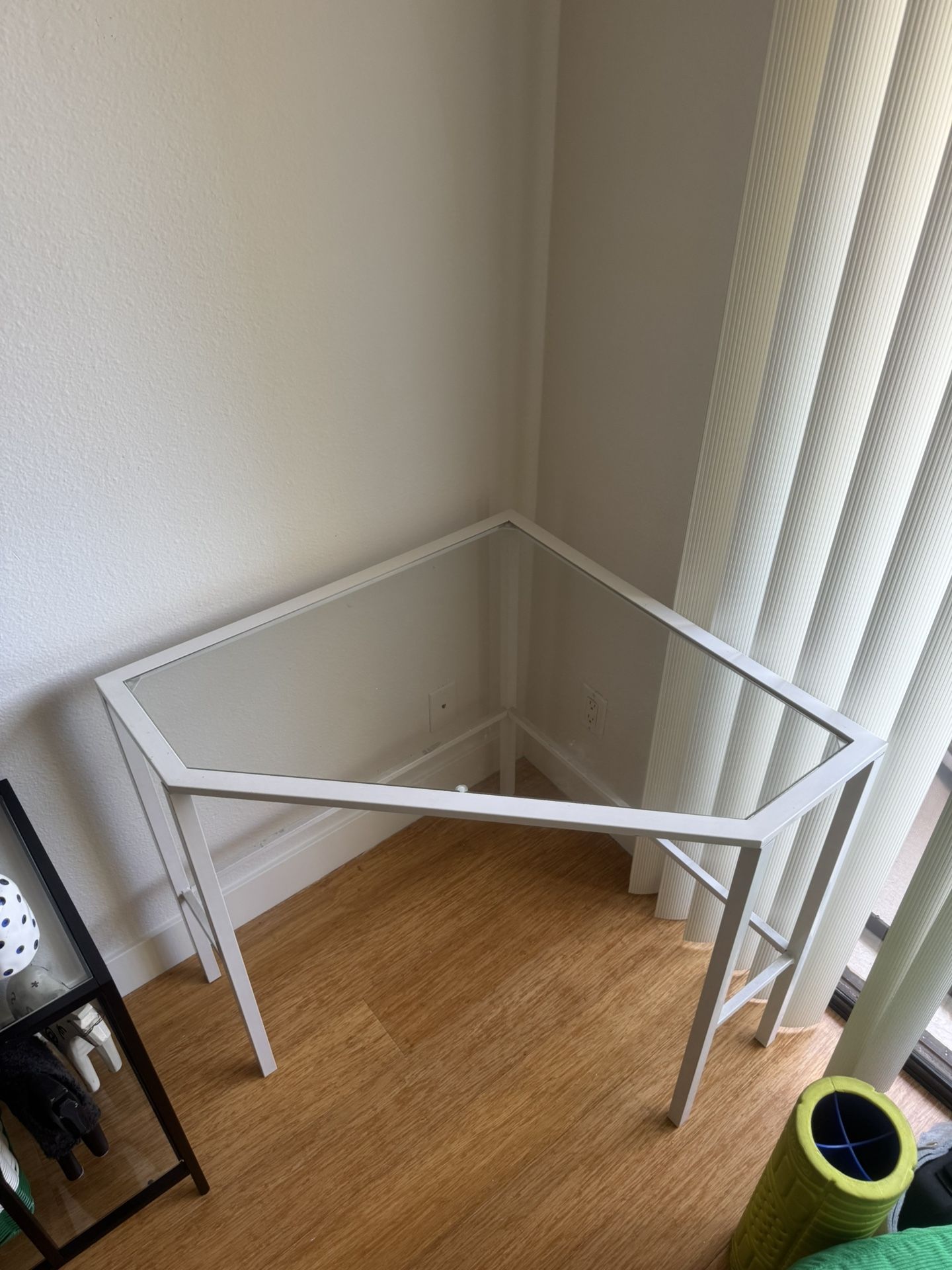 White glass corner desk