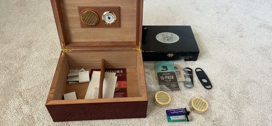 Cigar Humidor with Extras!! Smoke like a Pro!