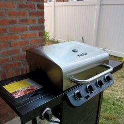 Charbroil bbq propane gas grill 5 burners, side stove w/wheels. Propane gas grill.