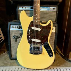 Fender Mustang Electric Guitar MG69 CIJ 2005 (not Jaguar Jazzmaster Stratocaster Gibson SG Les Paul Telecaster Rickenbacker Vox Amp Ampeg)
