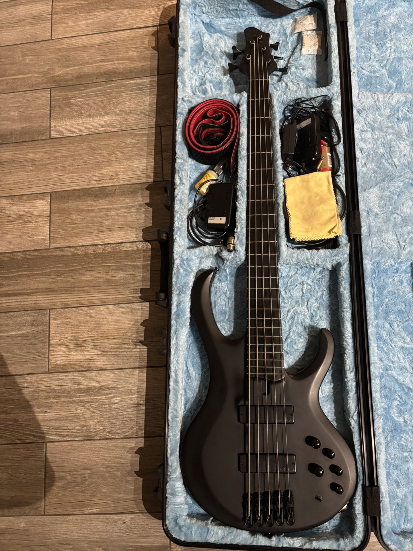 Ibanez BTB625EX 5-String Electric Bass Black Flat