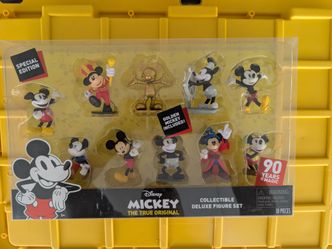 SPECIAL EDITION Mickey Mouse Collectible Deluxe Figure Set