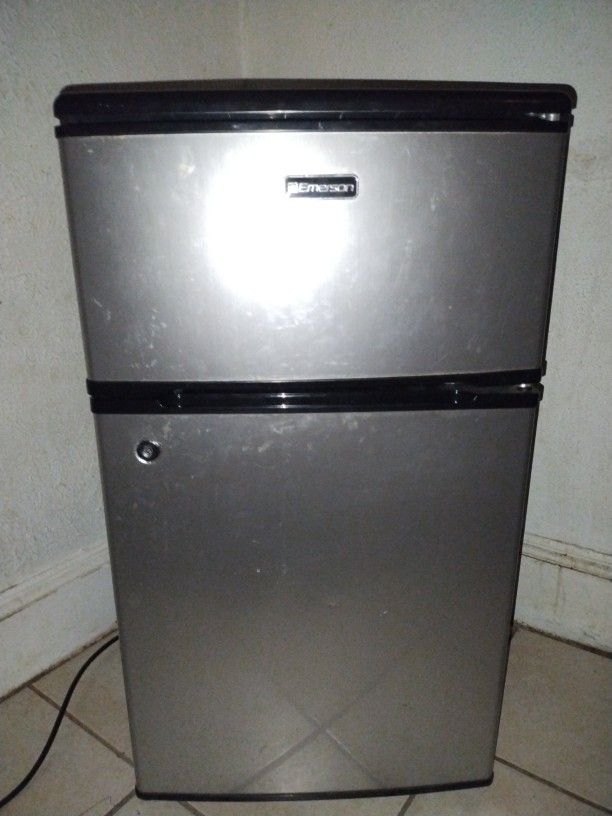 Emerson Refrigerator And Freezer Comes With Two Keys One Lock Lock The Refrigerator And Freezer Door Good For If Sharing Room With Another Person