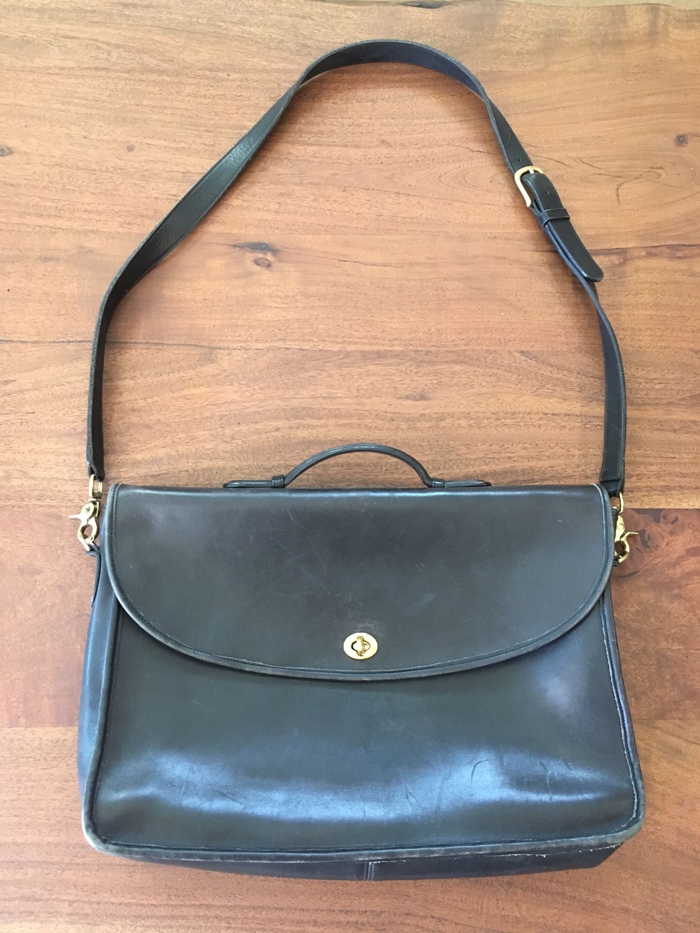 Vintage Coach messenger bag - black leather