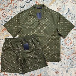 Men’s Dress Suit  Size L/XL