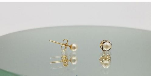 14k Gold Pearl Earrings 