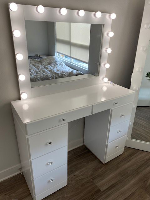 8 DRAWER MAKEUP VANITY WITH MIRROR INCLUDED