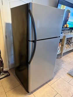 Refrigerator for apartment or garage