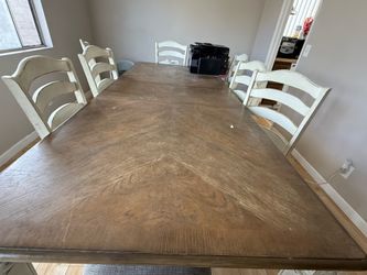 Realyn dining table & 8 chairs