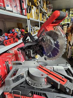 MILWUAKEE M18 FUEL BRUHLESS 7-1/4 SLIDING MITER SAW TOOL ONLY 