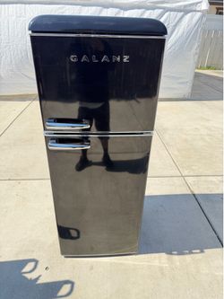 Galanz 10 cu. Ft. retro fridge • free local delivery