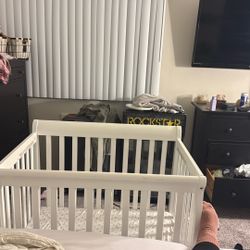 mini crib + mattress 