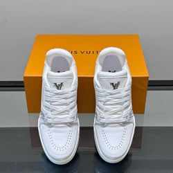 LV Trainers Size 10 Receipt With Box Fast Ship