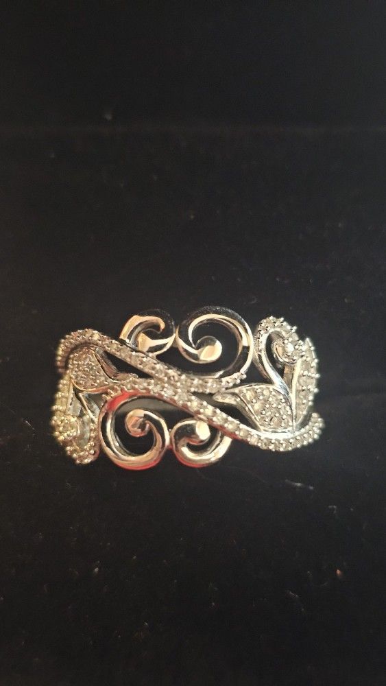 10K WHITE GOLD DIAMOND WOMENS RING