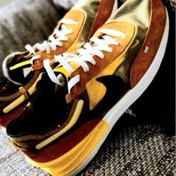 NIKE MENS RUN/WALKING  Size 12-13  Like NEW 