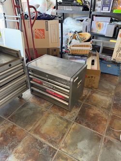 Husky tool box