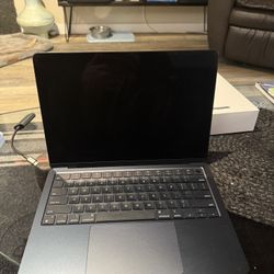Apple 2024 MacBook Air with Apple M3 Chip, 13-inch, 8GB RAM, 256GB SSD Storage, 