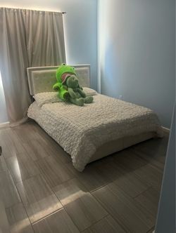 Queen Bed Frame with 6 drawers