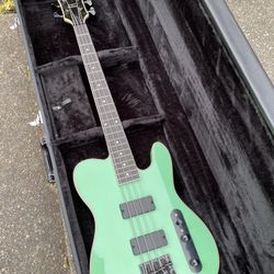 Short Scale 5- Bass Guitar