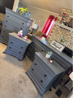 ✨✨GORGEOUS GRAY BEDROOM DRESSERS WITH 2 MATCHING NIGHTSTANDS ✨✨