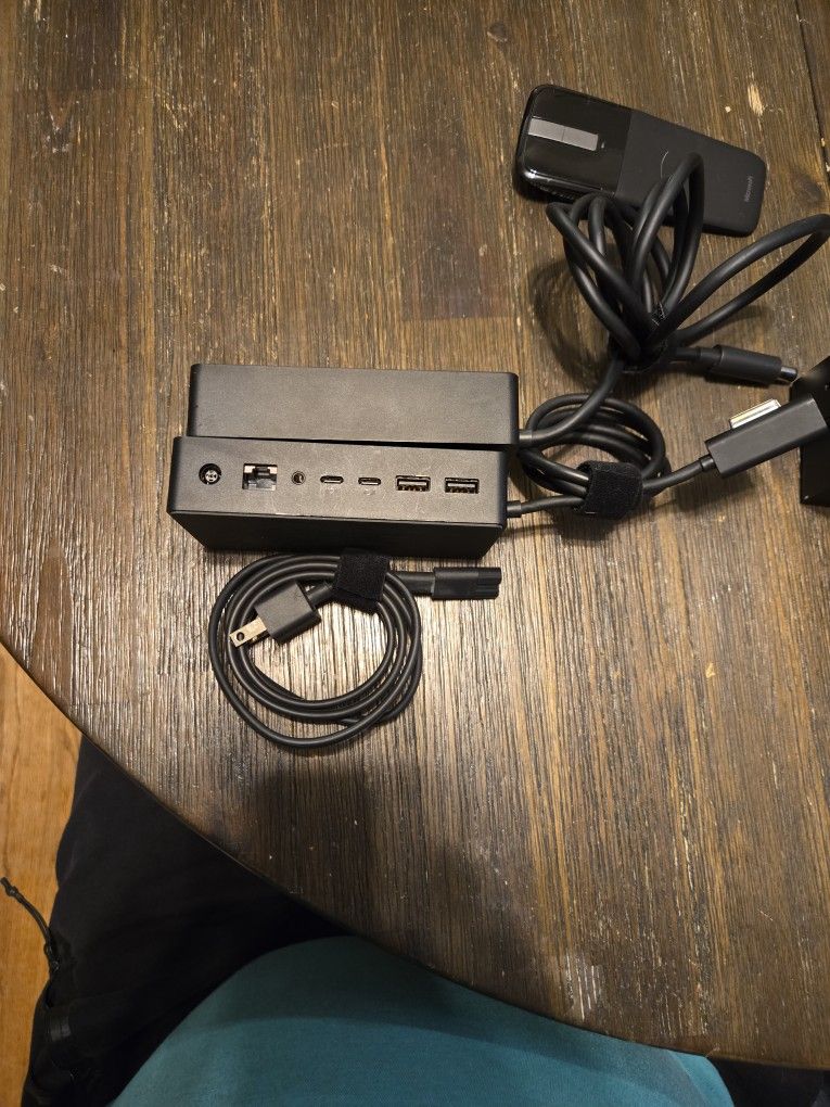 Microsoft Surface Dock 2
