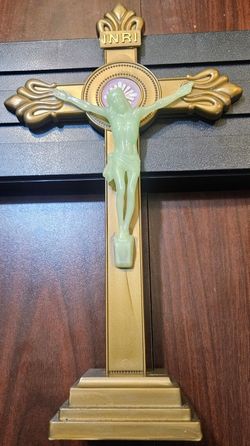 VINTAGE Retro Gold Plastic Crucifix w/ Glow-in-the-Dark Jesus ✝️ Made in Hong Kong #404