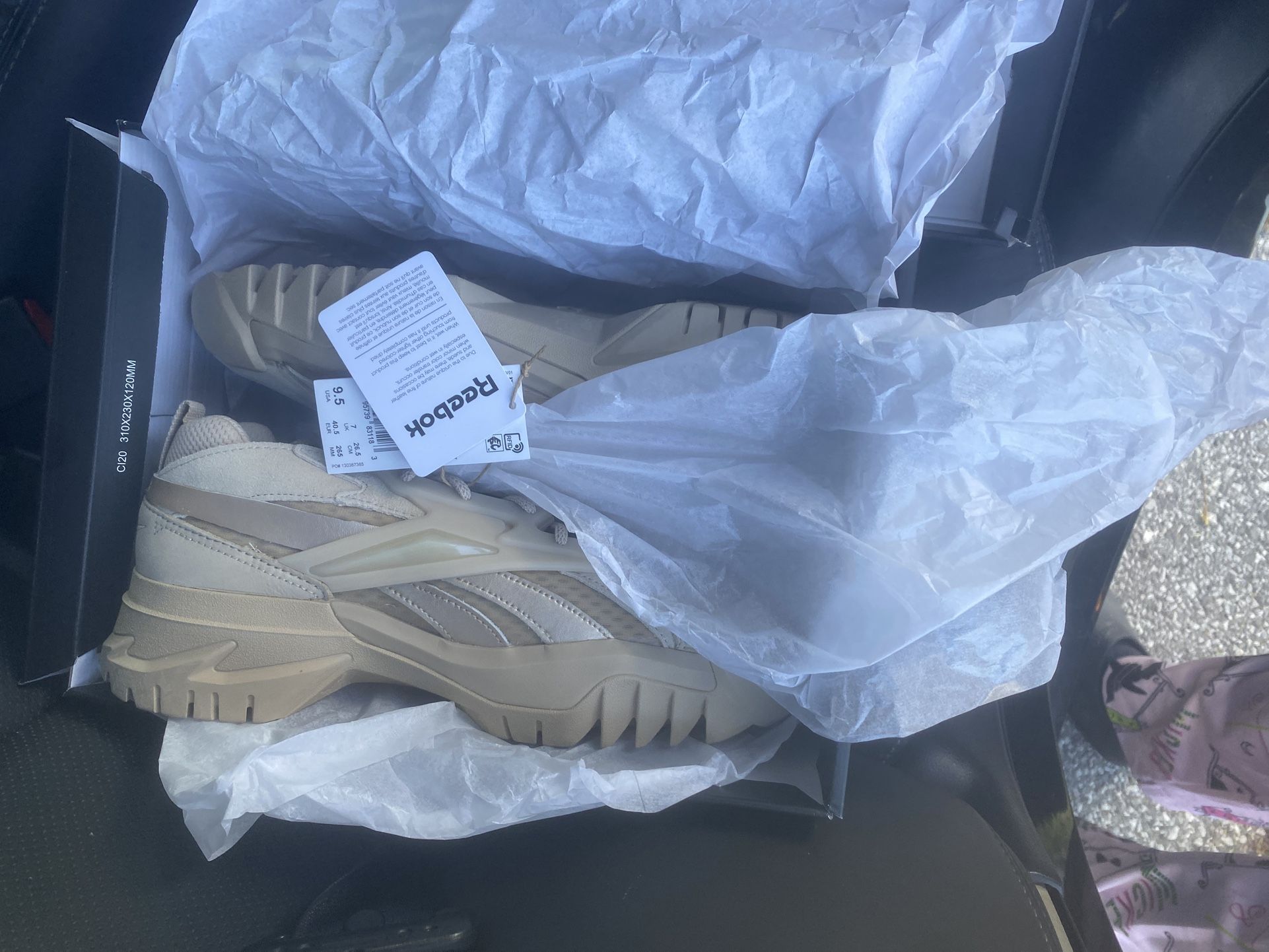 Sneakers ( Jordan , Nike , Cardi B Rebook ) 